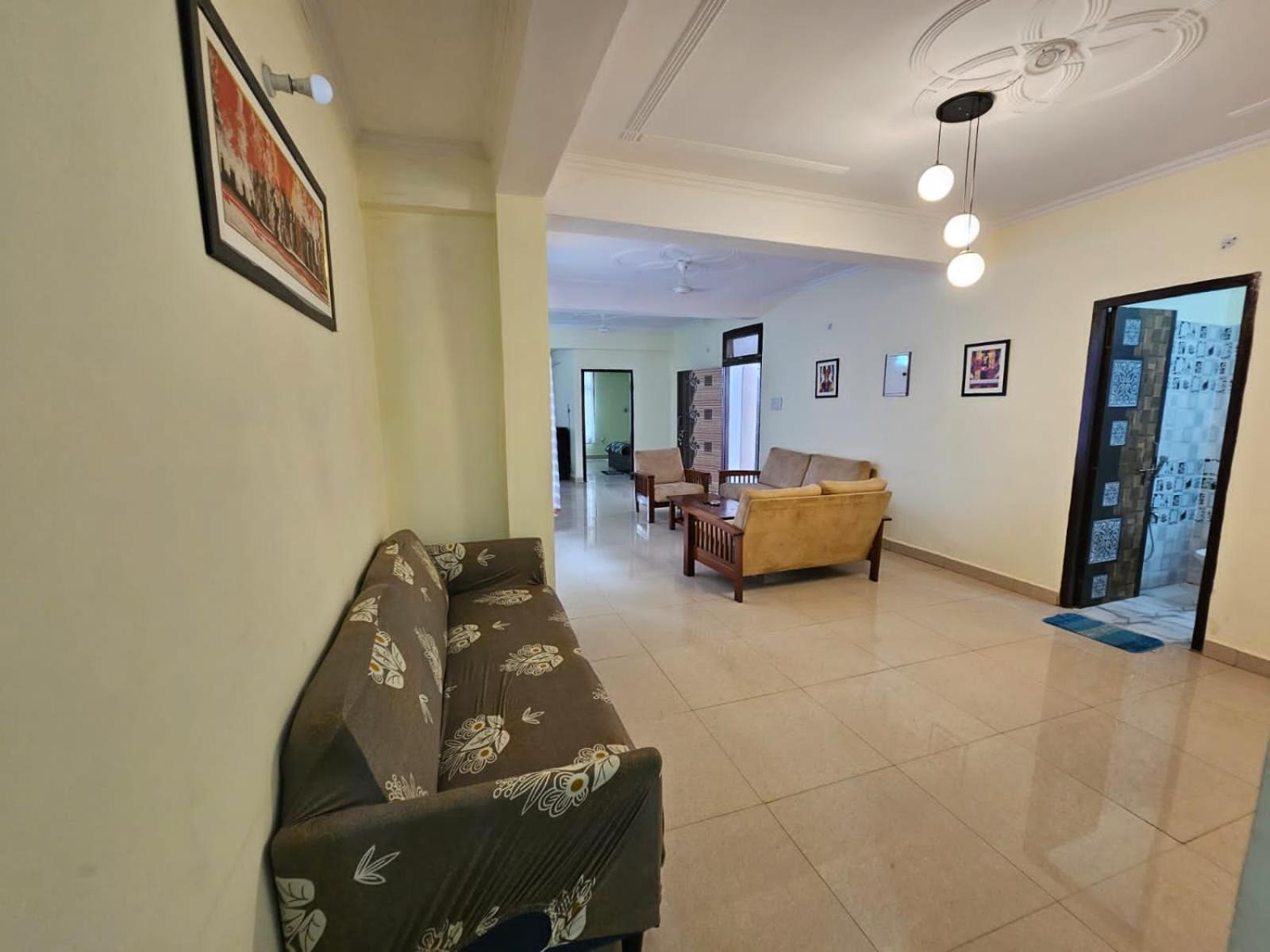 6 Bhk In Krishna Nagar Lko6bhk 401l&402r Apartment *