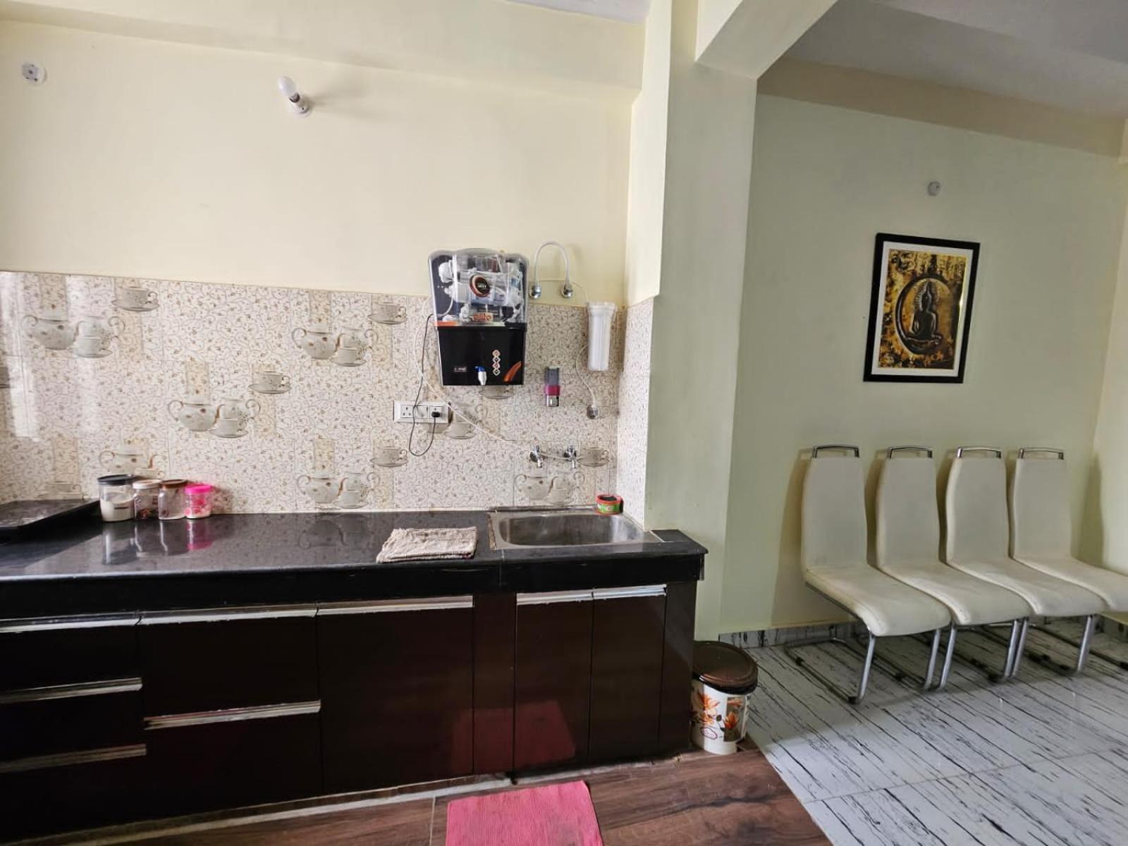6 Bhk In Krishna Nagar Lko6bhk 401l&402r Apartment *